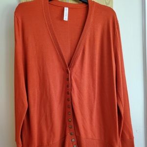 Zenana Outfitters. Woman’s button up.